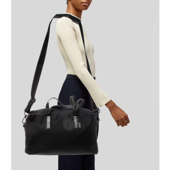 Away Everywhere Weekender Bag Travel Carry-On Duffle in Black - Picture 1 of 10